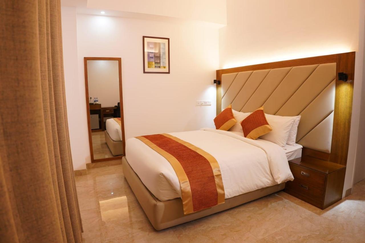 Hotel Studio23 Дака Екстериор снимка