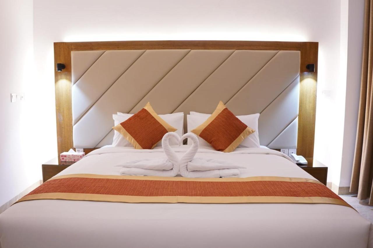 Hotel Studio23 Дака Екстериор снимка