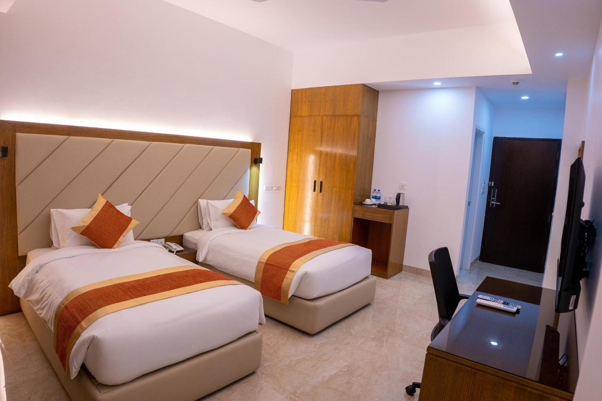 Hotel Studio23 Дака Екстериор снимка